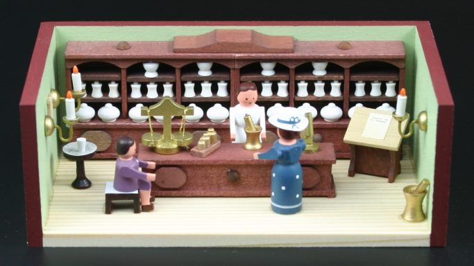 Apotheke mit Apothekerin 30/40/2
