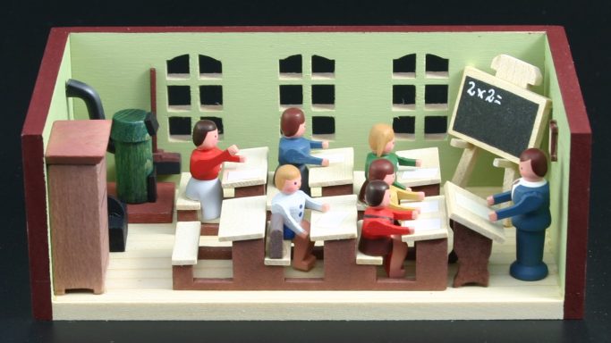 Schulstube mit Lehrer 30/3/1